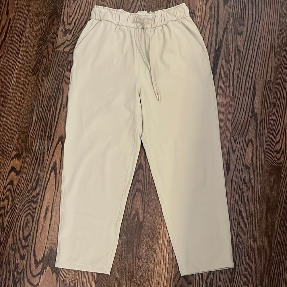 NWOT Lululemon Stretch High-Rise Crop 23”